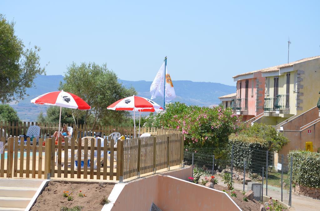 Residence Costa Del Turchese Badesi Eksteriør billede